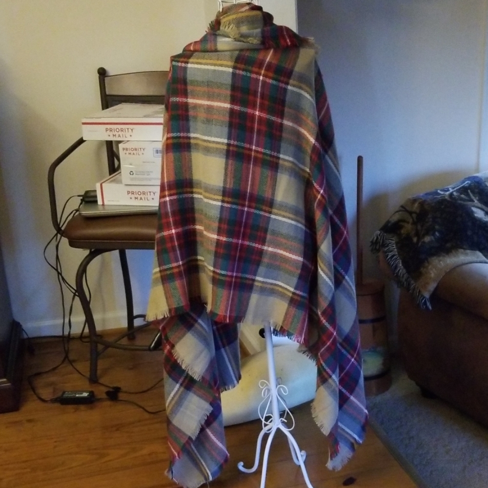 Large plaid shawl/scarf wrap - Picture 5 of 8